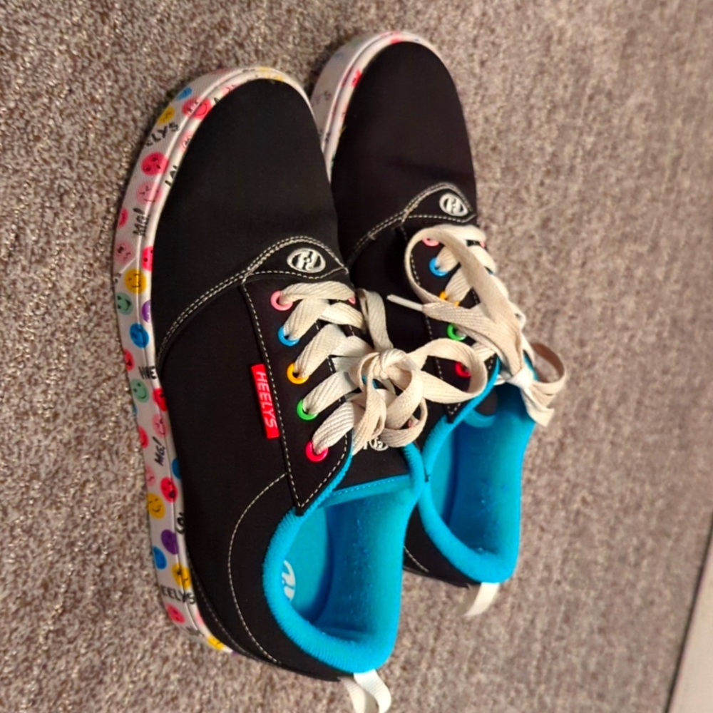 Girls heelys